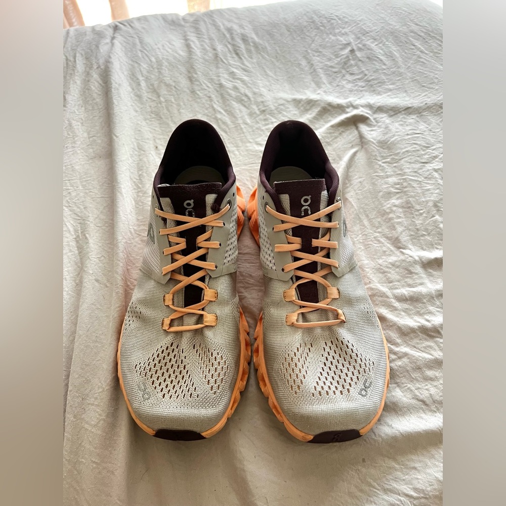 On Cloud Cloud X Silver | Almond (Size 8)